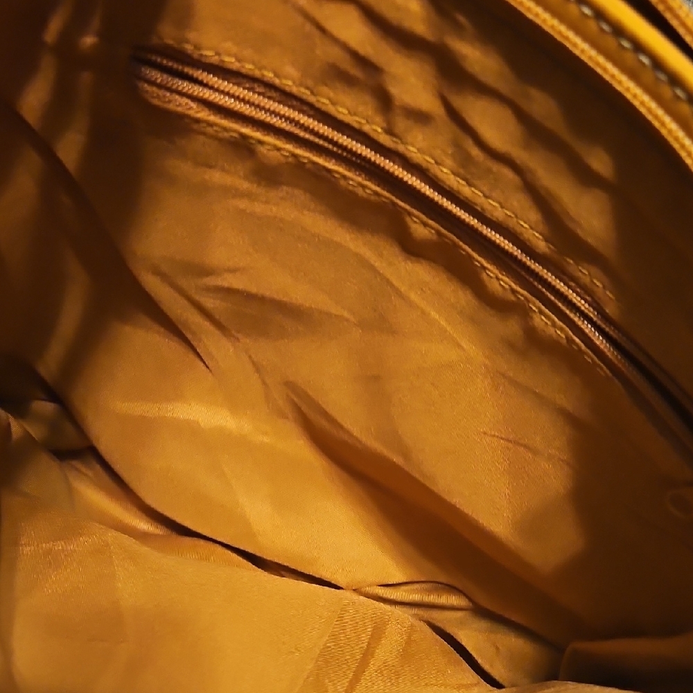 Chic Yellow Crossbody Bag - Picture 4 of 8